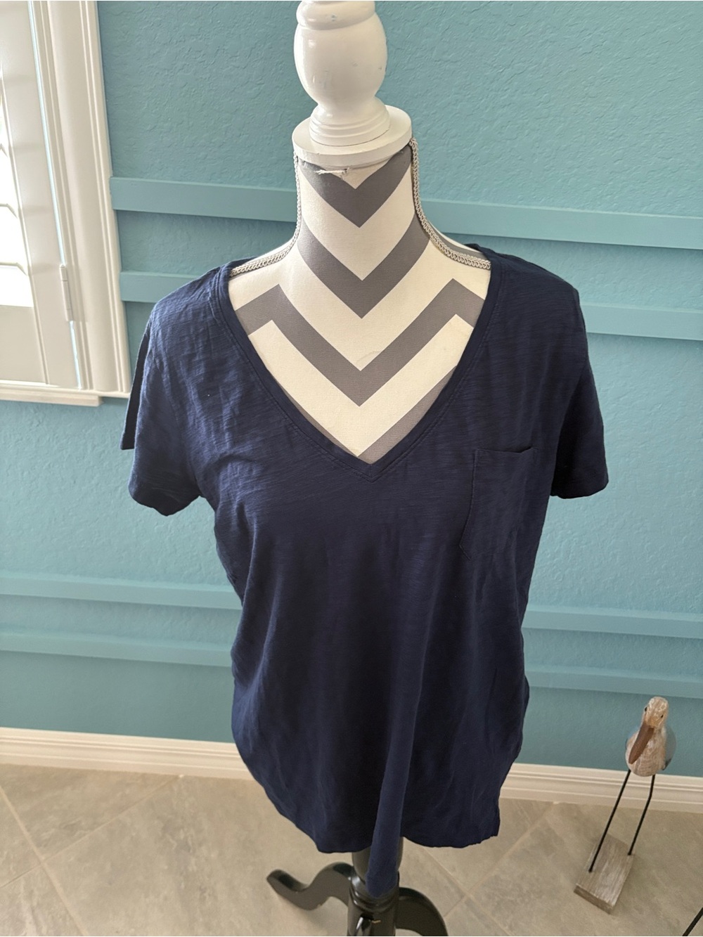 Lilly Pulitzer Shirt Womens SZ L Navy  V Neck Short Sleeve Tee Top Ladies NWOT